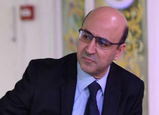 تسطيح الوعي ونشر الأفكار الجاهزة: قراءة فلسفية نقدية في ظاهرة المؤثرين