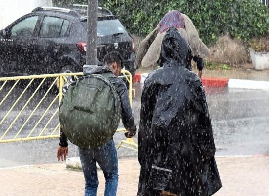 الطقس العاصف يمدد شلل الدراسة بالشمال.. 7 أقاليم تواصل التعليق وطنجة تستأنف