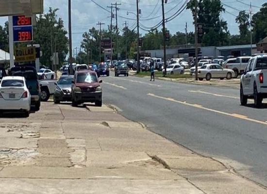 2 killed, 8 wounded in shooting outside Arkansas grocery store