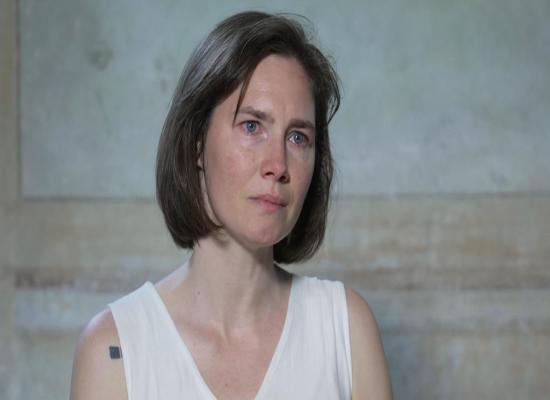 Emotional Amanda Knox insists: 'I'm a victim'