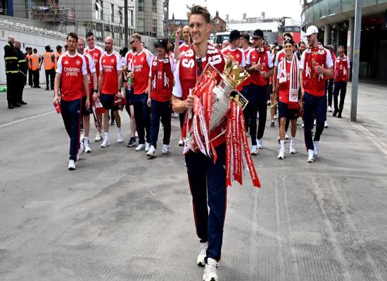 Arsenal trophy parade LIVE: Premier League title celebrations begin as Mikel Arteta addresses crowd