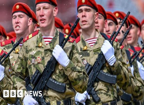Putin hails army 'heroes' and warns off West in WW2 parade