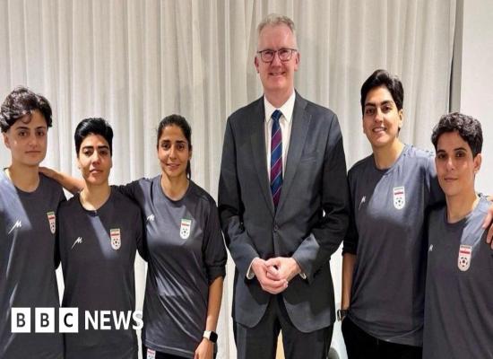 Five Iranian footballers granted Australian visas after anthem protest
