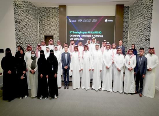  Huawei Awards KSA Graduates of ICT Talent Training Program 2023 in collaboration with MCIT and Saudi Digital Academy 