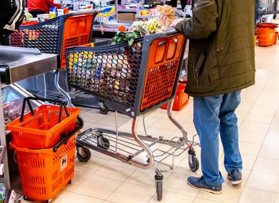 Baisse des dépenses des ménages au supermarché, malgré l’inflation : qu’est-ce qui explique cela ?