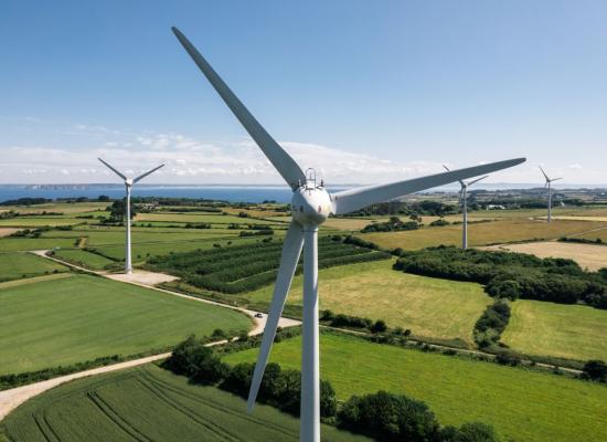 Les investissements dans les énergies propres sont pour la première fois deux fois plus élevés que dans les combustibles fossiles