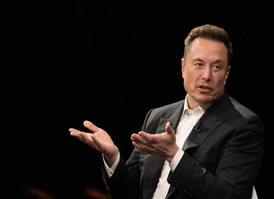 Musk prêt à prendre des mesures concernant les coches bleues trompeuses sur X après une amende européenne de 120 millions d’euros