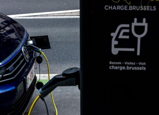 Les 19 communes bruxelloises vont s’accorder pour taxer les bornes de recharge électriques