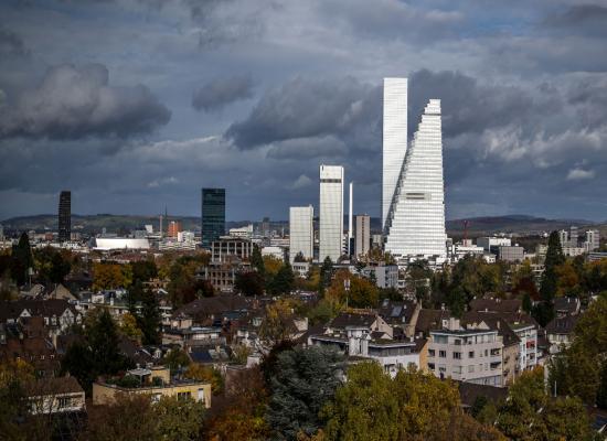 Les États-Unis et la Suisse concluent un accord commercial : les droits de douane réduits à 15 %