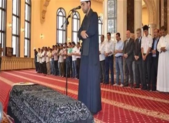 ما طريقة وضع الميت أثناء صلاة الجنازة؟.. الإفتاء توضح 