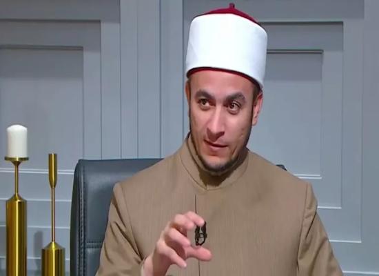هل تأخير ضبط المنبه لصلاة الفجر حتى بعد الشروق عليه إثم؟.. أمين الفتوى يجيب