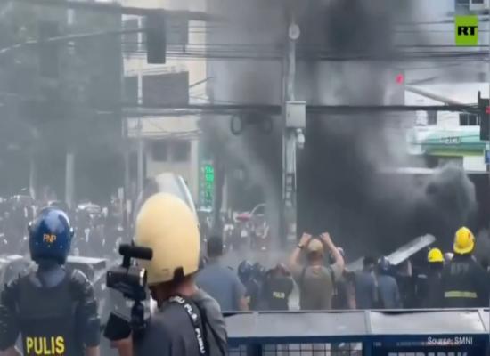 Clashes erupt at anti-corruption protests in Philippines (VIDEOS)