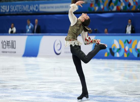 Russian figure skaters win Olympic qualifiers (VIDEOS)