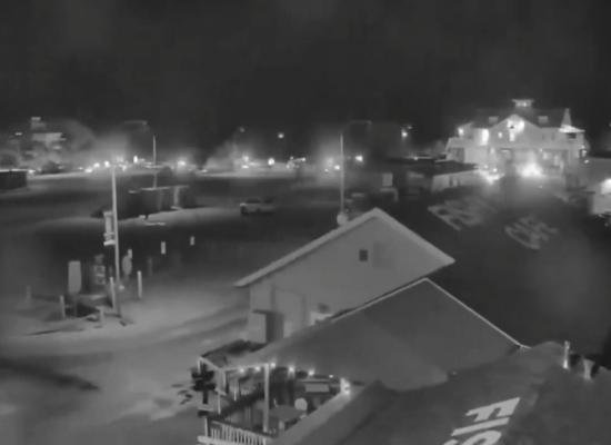 Gunman opens fire at US restaurant from a boat (VIDEOS)