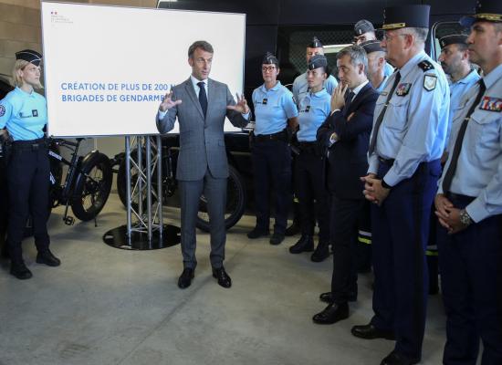 Macron annonce 238 nouvelles brigades de gendarmerie, une mesure superficielle selon la droite