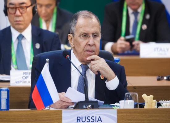 Frappes en Russie : les Occidentaux «veulent une escalade», dénonce Lavrov