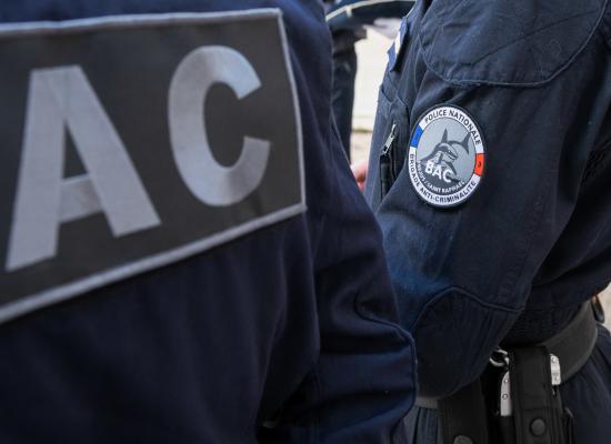 Région parisienne : un homme «brandissant un hachoir» abattu à son domicile par la police
