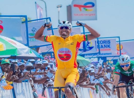 Cyclisme : le cycliste burkinabè Paul Daumont sacré vainqueur du Tour du Faso 2025