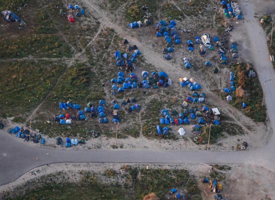 À Calais, un camp de 700 migrants évacué par les forces de l'ordre