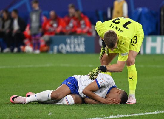 France's Kylian Mbappé suffers broken nose in Euro win over Austria, reportedly won't have surgery