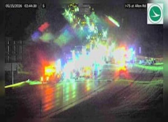 All lanes closed due to crash on I-75 south of Dayton