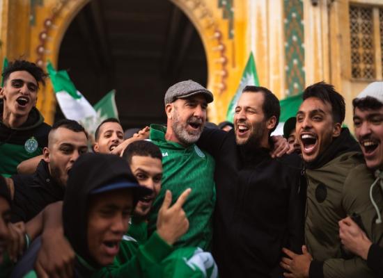 إيريك كانتونا يطالب بتعليق عضوية إسرائيل بالفيفا دعما لفلسطين