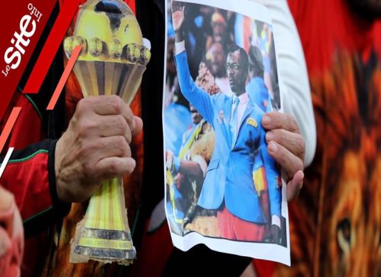 المشجع الشهير بـ”باتريس لومومبا” يشكر المغاربة على رفع صوره في مباراة الأسود أمام الكاميرون