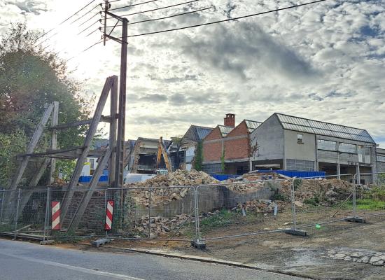 VIDEO. A Fougères, la déconstruction de l'usine Bertin a commencé