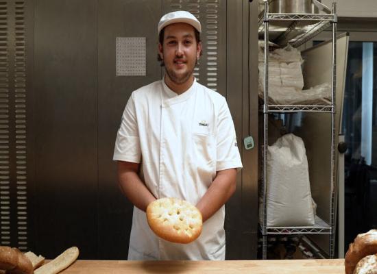 Hérault : le roi de la fougasse d'Aigues-Mortes est apprenti boulanger chez Ange à Lunel