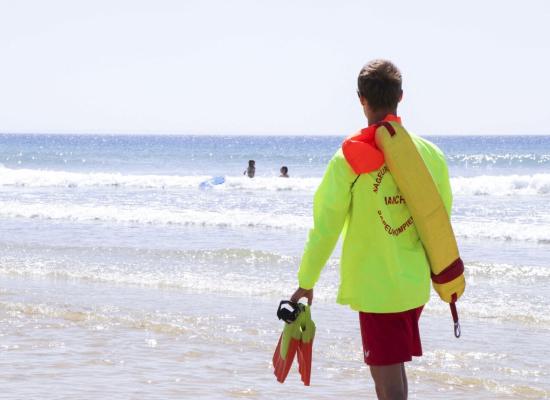 Un homme de 72 ans sauvé de la noyade sur une plage de Vendée