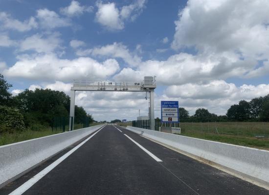 Accident mortel sur l’A13 : un homme de 25 ans éjecté de son véhicule après avoir percuté le terre-plein