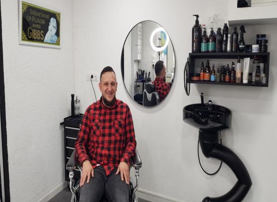 Au sud de Nantes : déjà expérimenté, ce barbier coiffeur ouvre un nouveau salon