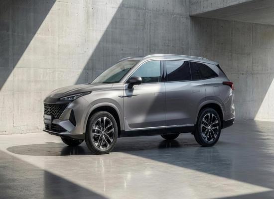 Les SUV familiaux sept places ont un nouveau concurrent : MG présente son MGS9 PHEV