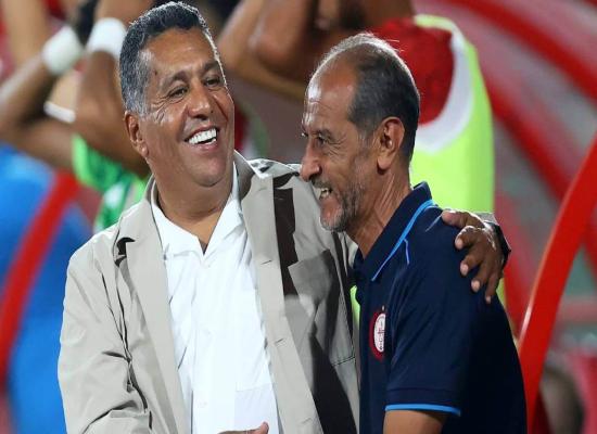 بعد استفزازه من مشجع غريب.. رشيد الطاوسي في قلب عاصفة قانونية بسبب تصريحاته المثيرة