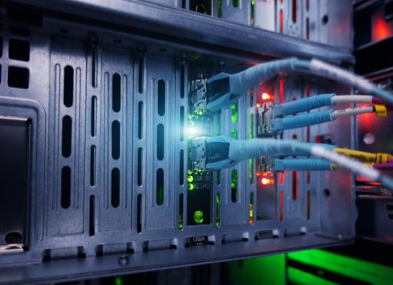 Surfshark VPN passe à la vitesse supérieure : tout savoir sur les premiers serveurs 100 Gbps du marché