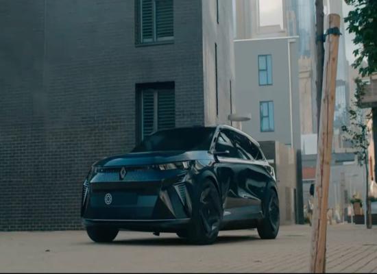 Le Renault Scénic électrique a déjà débuté sa carrière sur Netflix !