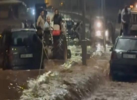 Al Aroui: plusieurs voitures piégées par les inondations