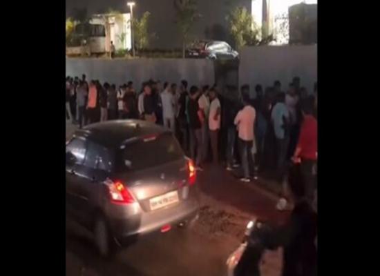 Pune residents queue up for hours to buy  ₹2 crore apartments; Netizens laud ‘builder’s marketing strategy’ | Video