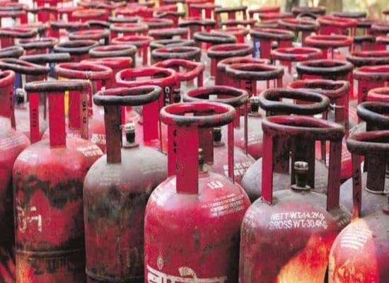 Cabinet extends  ₹300 cooking gas subsidy for another year