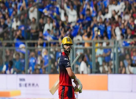 Did Virat Kohli avoid being ‘retired out’? RCB star throws gloves, helmet in disgust during MI vs RCB; watch viral video
