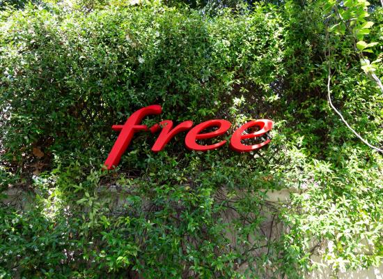 Free lance de nouvelles chaînes françaises incluses pour les abonnés Freebox
