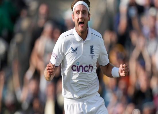 Heroic Stuart Broad takes winning wicket in last match as England beat Australia in final Ashes Test