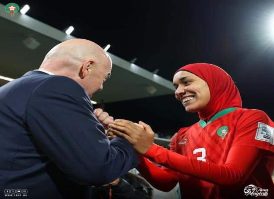 جياني إنفانتينو يهنئ لاعبات المغرب بعد الإنجاز التاريخي في كأس العالم