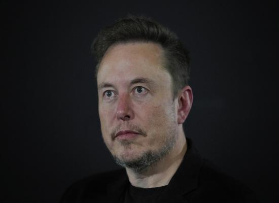 

    Elon Musk Wants Bob Iger ‘Immediately’ Fired From Disney

