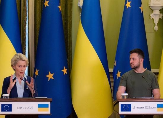 زيلينسكي يبحث مع رئيسة المفوضية الأوروبية الدعم المالي لأوكرانيا