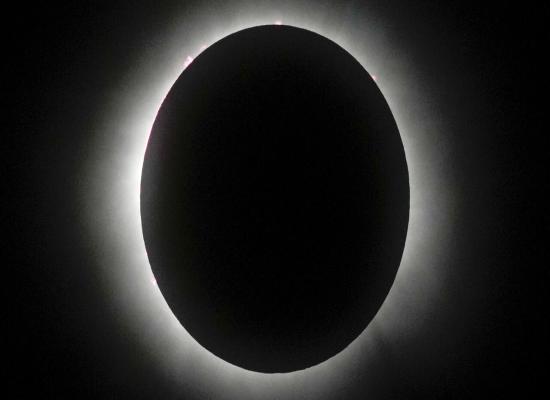 En images : une éclipse totale traverse l'Amérique du Nord