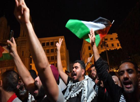 Tunisie : des milliers de manifestants devant l'ambassade de France, en soutien à Gaza