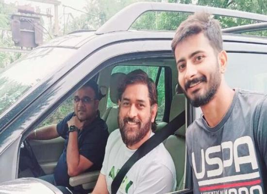 ‘No arrogance at all’: Fans can’t keep calm as MS Dhoni speaks in ‘Bihari’ accent, asks for directions from strangers